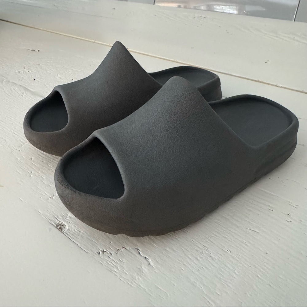 Yeezy Kids Grey Slide Sandals